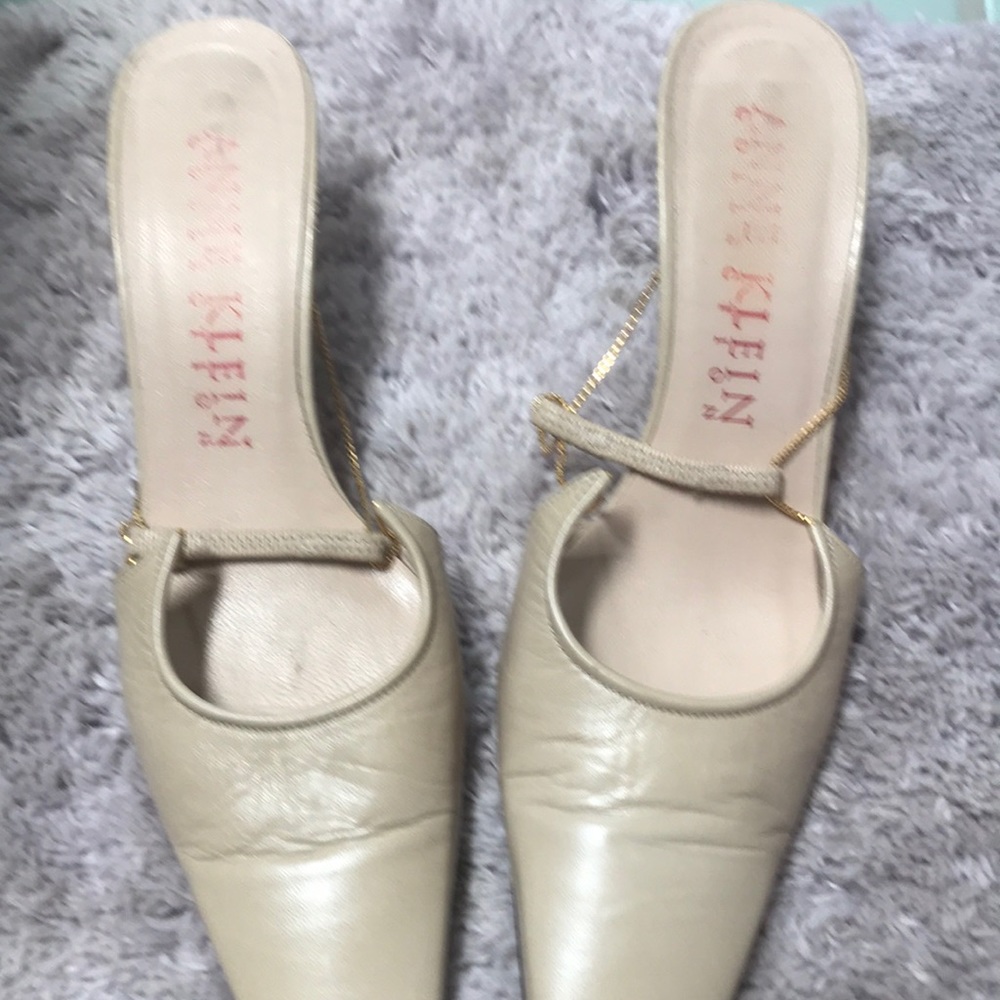Ann Klein nude sling backs with gold chain